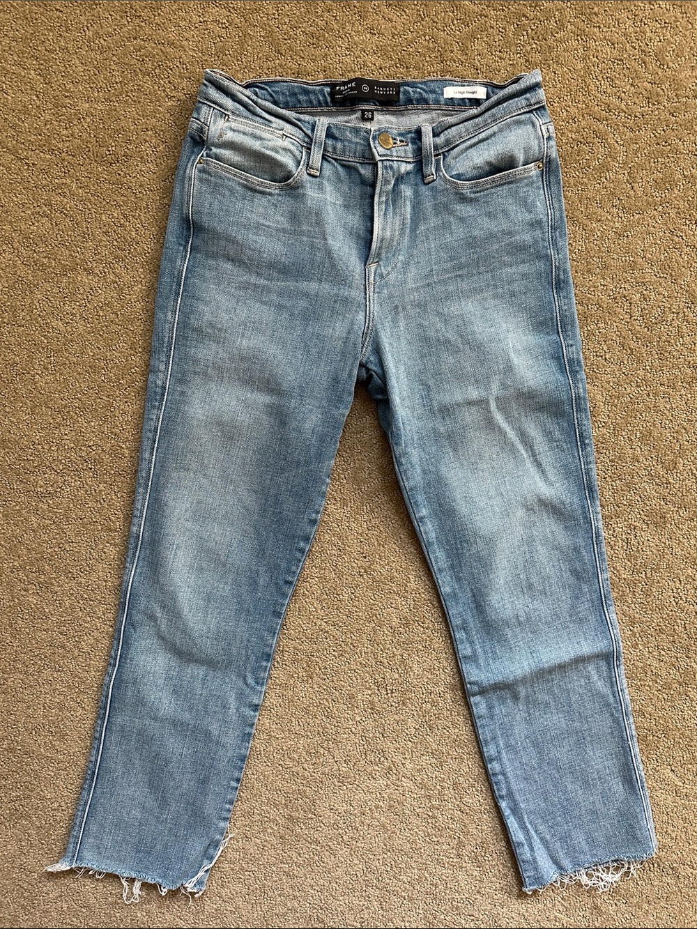 Frame Denim Light Blue Cropped Jeans with Frayed Hem
